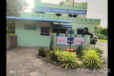 నెక్కొండ: పుల్లయ్యబోడు తండా వద్ద నడుచుకుంటూ వెళ్తున్నా మహిళా మెడలో నుండి పూసుకెళ్తాడు లక్కెల్లిన గుర్తు తెలియని వ్యక్తి