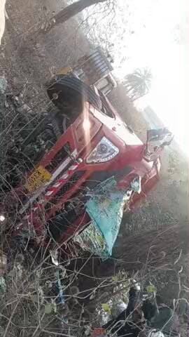 चोपा मोड मोहनपुर हाई स्कूल के पास एक्सीडेंट हुआ है