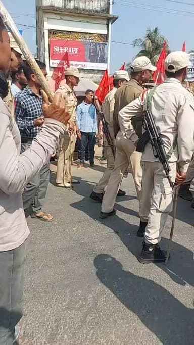 💢বিভিন্ন দাবির পরিপ্রেক্ষিতে কালাইন বাজারে সড়ক অবরোধ করে উত্তাল আন্দোলন একাধিক দল সংগঠনের, পুলিশি হস্তক্ষেপে স্বাভাবিক হ...