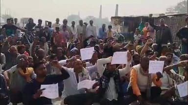 राघोपुर: सड़क चौड़ीकरण के विरोध में सुकुमारपुर में जोरदार धरना, ग्रामीणों ने निर्माण की दिशा बदलने की मांग उठाई