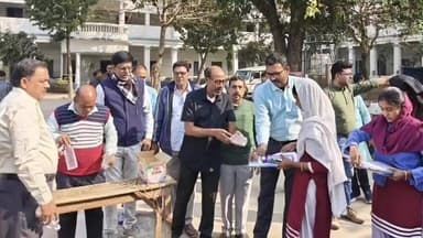 সুতি ২: উচ্চ মাধ্যমিক পরীক্ষার্থীদের পাশে সুতির বিধায়ক ঈমানী বিশ্বাস