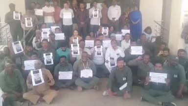 ಕೊಳ್ಳೇಗಾಲ: ವಿದ್ಯುಚ್ಛಕ್ತಿ ಖಾಸಗೀಕರಣ ವಿರೋಧಿಸಿ ಕೂಳ್ಳೇಗಾಲದಲ್ಲಿ ಕೆಪಿಟಿಸಿಎಲ್ ನೌಕರರ ಪ್ರತಿಭಟನೆ