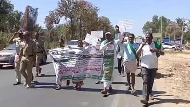 ಹೊಳಲ್ಕೆರೆ: ಪಟ್ಟಣದಿಂದ ಚಿತ್ರದುರ್ಗಕ್ಕೆ ರೈತ ಸಂಘದ ವತಿಯಿಂದ ಬೃಹತ್ ಪಾದಯಾತ್ರೆ