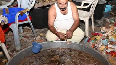 వెంకటాపురం: మేడారం భక్తుల కానుకలు తడిసి ముద్దయ్యాయి!