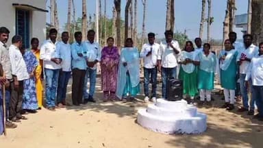 మాచారెడ్డి: వాడి గ్రామంలో తెలంగాణ సాంస్కృతిక కళాజాత బృందం, ఆటపాటల రూపంలో పరిశుభ్రత పట్ల అవగాహనను, ప్రజలకు వివరించారు