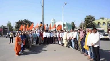 અંજાર: નગરપાલિકા પબ્લિક પાર્ક પાસે પંડિત દીનદયાળ ઉપાધ્યાયજીને પુષ્પાંજલિ અર્પણ કરતી અંજાર નગર પાલિકા