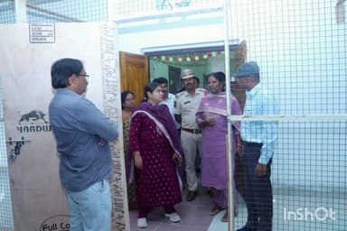 వర్ధన్నపేట: వర్ధన్నపేటలో ఎన్నికల ఓటింగ్ లెక్కింపు కేంద్రాన్నిపరిశీలించిన జిల్లా కలెక్టర్