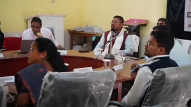 শদিয়া: শদিয়া সমজিলা আয়ুক্তৰ কাৰ্যালয়ত জিলা আয়ুক্তৰ উপস্থিতিত গুৰুত্বপূৰ্ণ পৰ্যালোচনা সভা অনুষ্ঠিত