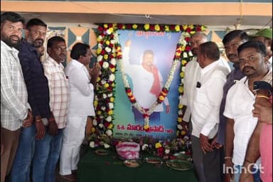 వర్ధన్నపేట: బట్టుపల్లిలో బిఆర్ఎస్ నేత కుటుంబాన్ని పరామర్శించిన మాజీ ఎమ్మెల్యే