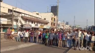 గాజువాక: లేబర్ కోడ్ లను వ్యతిరేకిస్తే లంకెలపాలెంలో పెద్ద ఎత్తున రస్తా రోకో చేపట్టిన సిఐటియు