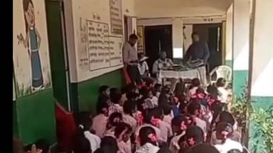 जलडेगा: बैंक ऑफ इंडिया, जलडेगा शाखा ने टंगिया स्कूल के बच्चों को स्कूल बैग बांटे, बच्चों में दिखा उत्साह