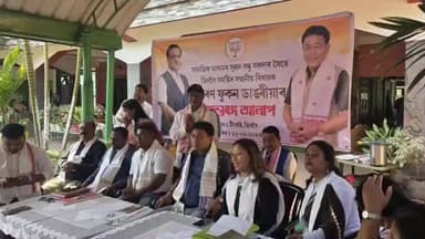 মাৰ্ঘেৰিটা: টিংৰাইত সামাজিক মাধ্যমৰ কাৰ্যকৰ্তা সকলৰ লগত অন্তৰংগ আলাপ বিধায়ক সুৰেন ফুকনৰ