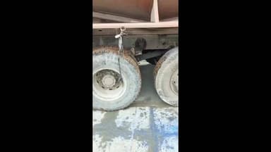 ಶಿಡ್ಲಘಟ್ಟ: ಆಂಧ್ರದಿಂದ ಬೆಂಗಳೂರಿಗೆ ಬರುವ ಲಾರಿಗಳಿಂದ ಸಿಮೆಂಟ್ ಕಳ್ಳತನ ಆಗುತ್ತಿರುವ ಆರೋಪ..!