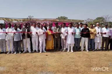 नवा बाज़ार: नावा बाजार में शहंशाह एकता कास्को नॉक आउट क्रिकेट टूर्नामेंट शुरू, रेनूबाला व सफीर आलम रहे उपस्थित