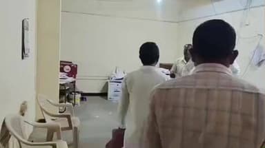 ಬಾದಾಮಿ: ತಹಸೀಲ್ದಾರ ಕಚೇರಿಗೆ ಅನಿರೀಕ್ಷಿತ ಭೇಟಿ ನೀಡಿ, ಜನರ ಸಮಸ್ಯೆಗೆ ಸ್ಪಂದಿಸುವಂತೆ ಅಧಿಕಾರಿಗಳಿಗೆ ತಾಕಿತು ಮಾಡಿದ ಶಾಸಕ ಬಿ. ಬಿ. ಚಿಮ್ಮನಕಟ್ಟಿ