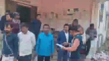 হরিশ্চন্দ্রপুর ২: ভূমি সংস্কার দপ্তরে গিয়ে প্রতারণা শিকার এক ব্যক্তি, তৃণমূলের পঞ্চায়েত সদস্যের ছেলের বিরুদ্ধে অভিযোগ উঠতে শোরগোল