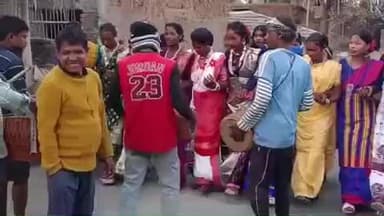 बरहरुवा: बरहरवा में सात दिवसीय सोहराय पर के हाकू काटकोम में आदिवासी समुदाय जमकर झूमे