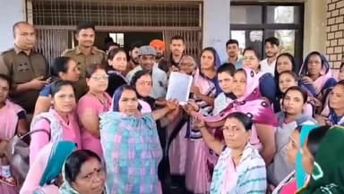 देवरी: आंगनवाड़ी कार्यकर्ताओं और सहायिकाओं ने 21 मांगों को लेकर रैली निकाली, प्रधानमंत्री के नाम प्रशासन को सौंपा ज्ञापन