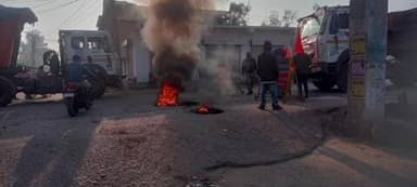 झींकपानी: केंद्र की नीतियों के खिलाफ बंद का असर, किसान व मजदूर झींकपानी, जगन्नाथपुर, चाईबासा में सड़क पर उतरे