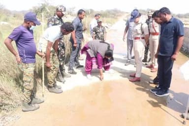 హుస్నాబాద్: కోహెడ మండల పరిధిలోని సింగరాయ గుట్ట పరిసర ప్రాంతంలో క్షేత్రస్థాయిలో పరిశీలించిన సిద్దిపేట పోలీస్ కమిషనర్ రష్మీ పెరుమాళ్