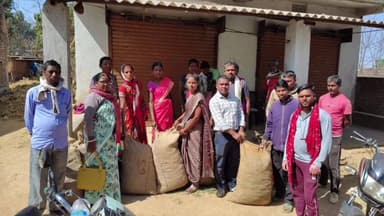 कैरो: कैरो प्रखंड में उद्यान विकास योजना के तहत किसानों को अदरक बीज वितरण, आधुनिक खेती पर ज़ोर