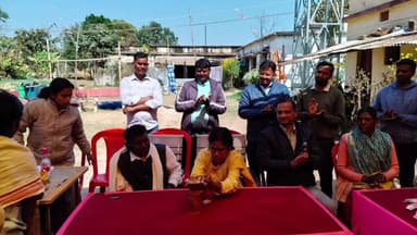 कुडू: बड़की चाँपि में एक दिवसीय स्वास्थ्य शिविर आयोजित, ग्रामीणों को मिली निःशुल्क दवा व स्वास्थ्य संबंधी जानकारी