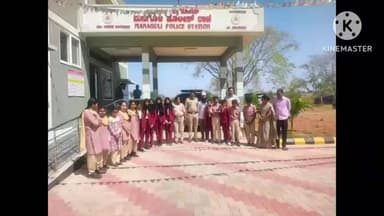 ಬಸವನ ಬಾಗೇವಾಡಿ: ಮನಗೂಳಿ ಪಟ್ಟಣದಲ್ಲಿ ಪೊಲೀಸ್ ಅಧಿಕಾರಿಗಳಿಂದ ವಿದ್ಯಾರ್ಥಿಗಳಿಗೆ ಕಾನೂನು ಜಾಗೃತಿ