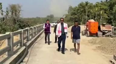 ডিফু: কাৰ্বি আংলঙৰ নেপাৰপট্টিত নিৰ্মাণ হৈ থকা দলঙৰ স্থান পৰিদৰ্শন কৰে বিধায়ক নুমল মমীনে