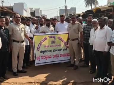 ಹುಮ್ನಾಬಾದ್: ಹಳ್ಳಿಖೇಡ್(ಬಿ)ದಲ್ಲಿ ಪೊಲೀಸ್ ಇಲಾಖೆ ವತಿಯಿಂದ ರಸ್ತೆ ಸುರಕ್ಷತಾ ಜಾಗ್ರತಿ ಕಾರ್ಯಕ್ರಮ