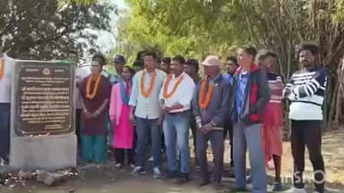 खूंटपानी: खूंटपानी में विधायक प्रतिनिधि दुर्गा चरण पाड़ेया व सांसद प्रतिनिधि सकारी दोंगो ने दो विकास योजनाओं का शिलान्यास किया