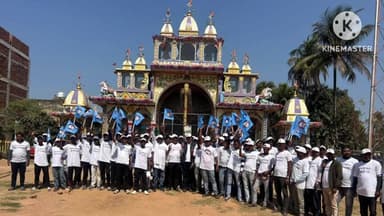 सरायकेला: गोपबंधु चौक के पास दुर्गा मंदिर से सरायकेला नगर पंचायत अध्यक्ष प्रत्याशी मनोज चौधरी ने समर्थकों संग किया जनसंपर्क