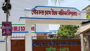 পুরাতন মালদা: গৌড়চন্দ্র ঘোষ বালিকা বিদ্যালয়ের উচ্চ মাধ্যমিক পরীক্ষার্থীদের পাশে তৃণমূল যুব ছাত্র পরিষদ