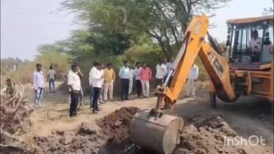 फुलंब्री: निमखेडा येथे अवैध वाळू वाहतूक रोखण्यासाठी प्रशासनाने खड्डा खोदून केली वाहतूक बंद