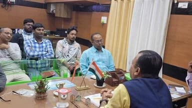 বজবজ ২: বজবজ ২ নম্বর ব্লকের বিভিন্ন এলাকার সাধারণ মানুষদের সমস্যা সমাধানের জন্য আলোচনা সভা করলেন পঞ্চায়েত সমিতির সভাপতি।