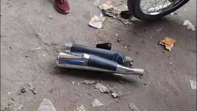 চাকদা: শব্দ দূষণ ঠেকাতে উদ্যোগী রানাঘাট জেলা পুলিশ,চাকদা সহ একাধিক জায়গায় বাইকের সাইলেন্সার চেক ট্রাফিক পুলিশের