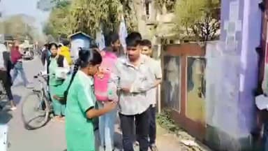 আমডাঙা: উচ্চ মাধ্যমিক পরীক্ষার্থীদের সুবিধার্থে পলতা পি এন দাস কলেজ তৃণমূল ছাত্র পরিষদের সহায়তা শিবির পলতায়