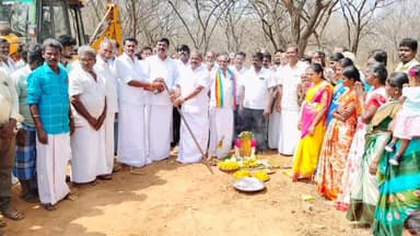 நல்லம்பள்ளி: தருமபுரி சட்டமன்ற உறுப்பினர் எஸ்.பி.வெங்கடேஷ்வரன் கலந்துக்கொண்டு சாலை அமைக்கும் பணிக்கான பூமிபூஜை செய்து, பணியை தொடங்கி வைத்தார்.