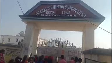 নলহাটি ২: ভগল দিঘী হাই স্কুল সহ নলহাটি ২ ব্লকের ৩টি পরীক্ষা কেন্দ্রে পর্ষদের সমস্ত নিয়ম মেনে আজ হচ্ছে ২য় দিনের উচ্চ মাধ্যমিক