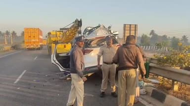 ಹೊಸಕೋಟೆ: ಎಂ.ಸತ್ಯವಾರ ಗೇಟ್ ಬಳಿ ರಾಷ್ಟ್ರೀಯ ಹೆದ್ದಾರಿಯಲ್ಲಿ ಬೀಕರ ಸರಣಿ ಅಪಘಾತ ಏಳು ಮಂದಿ ಸ್ಥಳದಲ್ಲೆ ದುರ್ಮರಣ