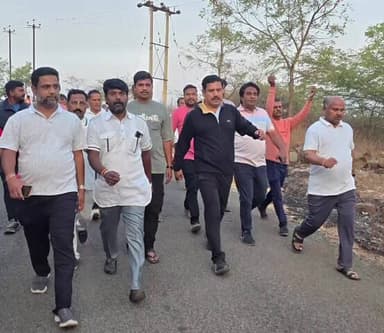 ಜಮಖಂಡಿ: ನಗರದ ರಾಮತೀರ್ಥ ನಗರದಲ್ಲಿ ವಾಯು ವಿಹಾರ ನೆರವೇರಿಸಿದ ಬಿಜೆಪಿ ರಾಜ್ಯಾಧ್ಯಕ್ಷ ಬಿ.ವೈ.ವಿಜಯೇಂದ್ರ