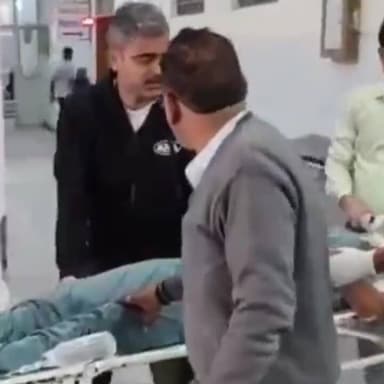 लक्ष्मणगढ़: बड़ौदा मेव थाना क्षेत्र के शीतल कट के समीप नवविवाहित जोड़े की कार कंटेनर से टकराई, गंभीर रूप से घायल