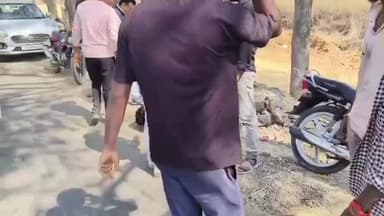 ठेठईटांगर: पंडरीपानी पुल के पास ऑटो और बाइक की टक्कर में चालक गंभीर रूप से घायल