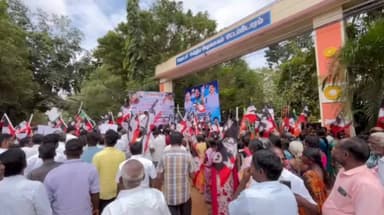 திமுக அரசைக் கண்டித்து அதிமுக சார்பில் ஓட்டப்பிடாரம் ஊராட்சி அலுவலகம் முன்பு மாபெரும் கண்டன ஆர்ப்பாட்டம்