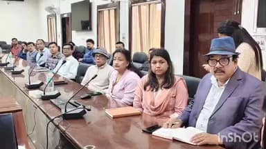 মৰিগাঁও: জিলা আয়ুক্তৰ কাৰ্যালয়ৰ সভাকক্ষত জিলাৰ বিভিন্ন বিভাগৰ বিষয়া-কৰ্মচাৰীসকলক ই কাৰ্ড প্ৰদান