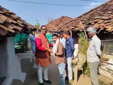 केसली: पूर्व कैबिनेट मंत्री हर्ष यादव ने क्षेत्र के कई गांवों में पहुंचकर शोक संतप्त परिवारों से की मुलाकात