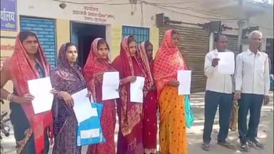 फुल्लीडूमर: भितिया कोरियासी के ग्रामीणों ने आवास योजना के सत्यापन में अनियमितता का आरोप लगाया, बीडीओ को दिया आवेदन