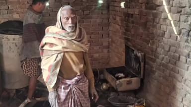 मेहनगर: रायपुरपट्टी में घर में आग लगने से लाखों रुपए का सामान जलकर हुआ खाक, पीड़ित परिजनों ने शासन-प्रशासन से मदद की लगाई गुहार