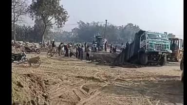 জলঙ্গি: জলঙ্গীর ফরিদপুরে ডাম্পার বিপত্তি , অল্পের জন্য রক্ষা পেল চালক