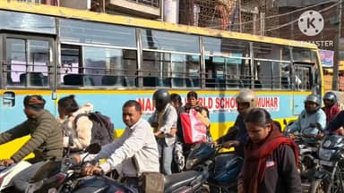 अकोढ़ी गोला: अकोढ़ीगोला में घंटों जाम से थमी रफ्तार, स्कूली वाहन फंसे