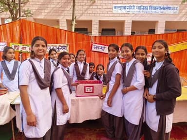 हमीरगढ़: शैक्षिक किशोरी मेले में ज्ञान, संस्कार और नवाचार का संगम, 31 स्टॉलों पर बालिकाओं ने दिखाई अपनी प्रतिभा